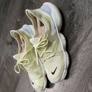 2019 Nike Free RN 'Luminous Green' Running Sneaker Sz 11